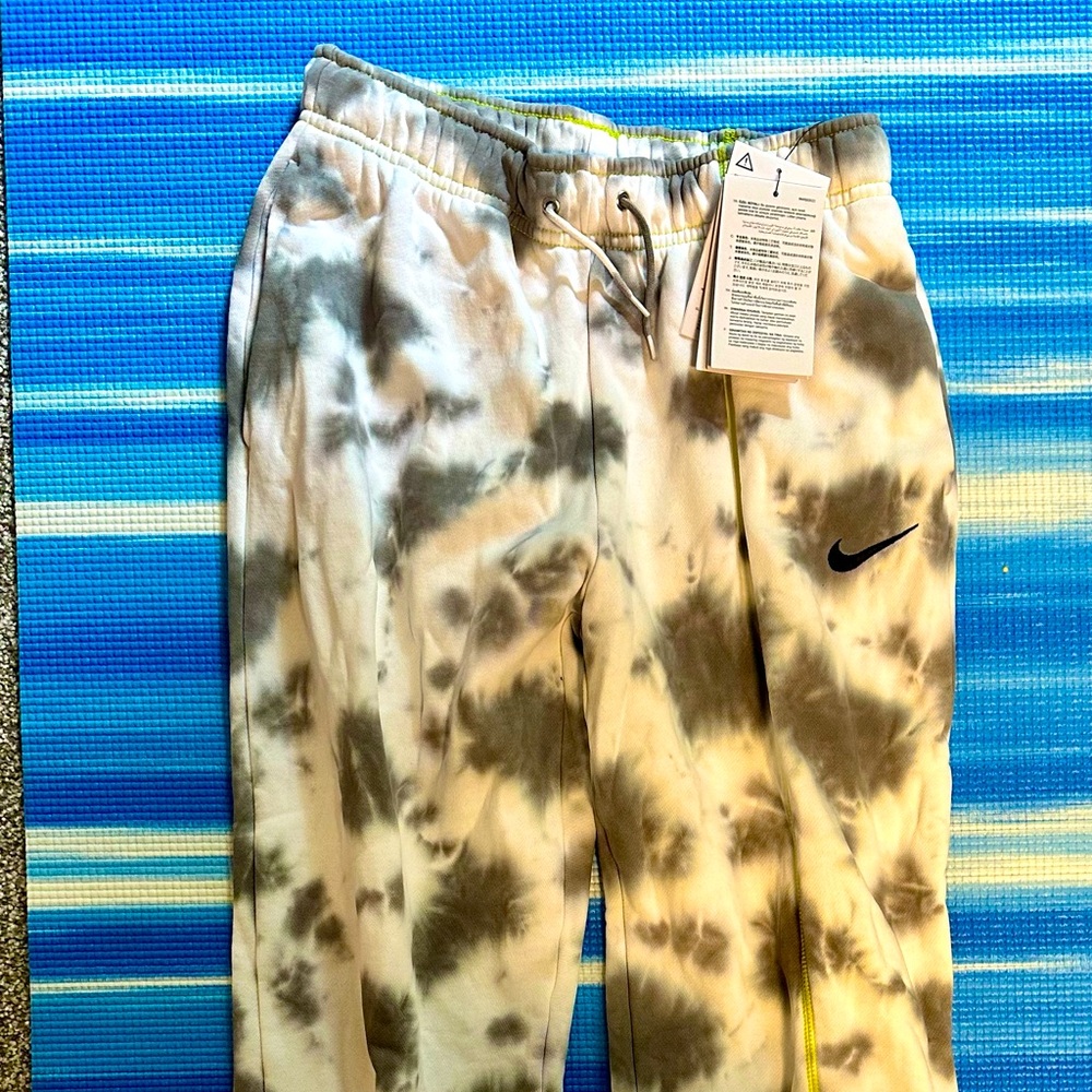 Nike sweatpants new with tags